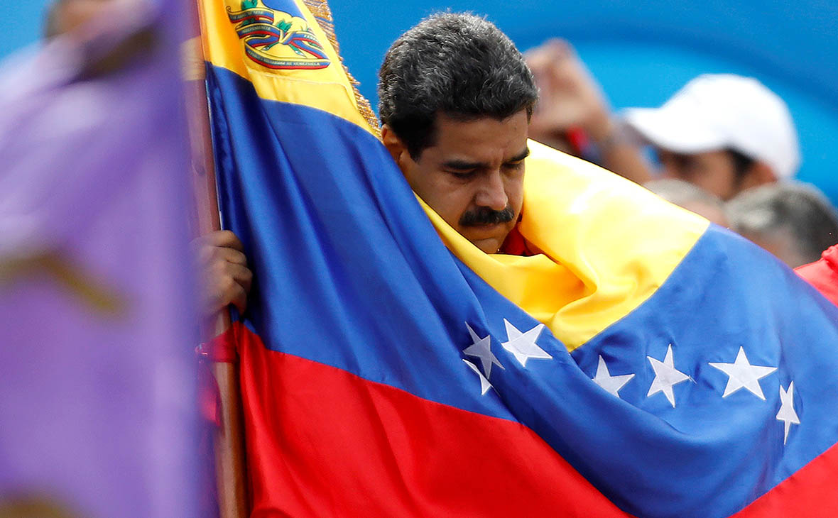 Мадуро с флагом