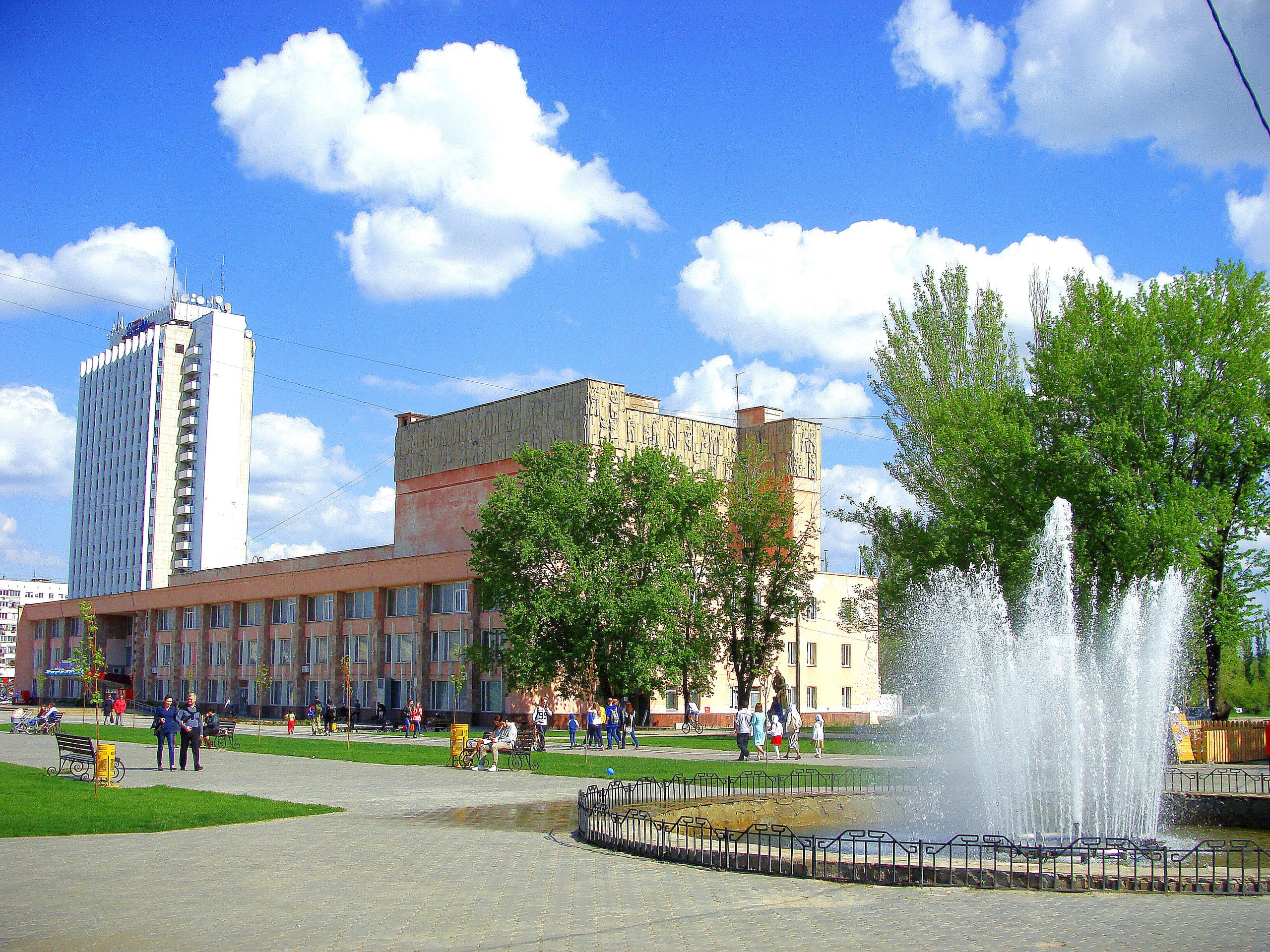 Город Волжский Центральная площадь